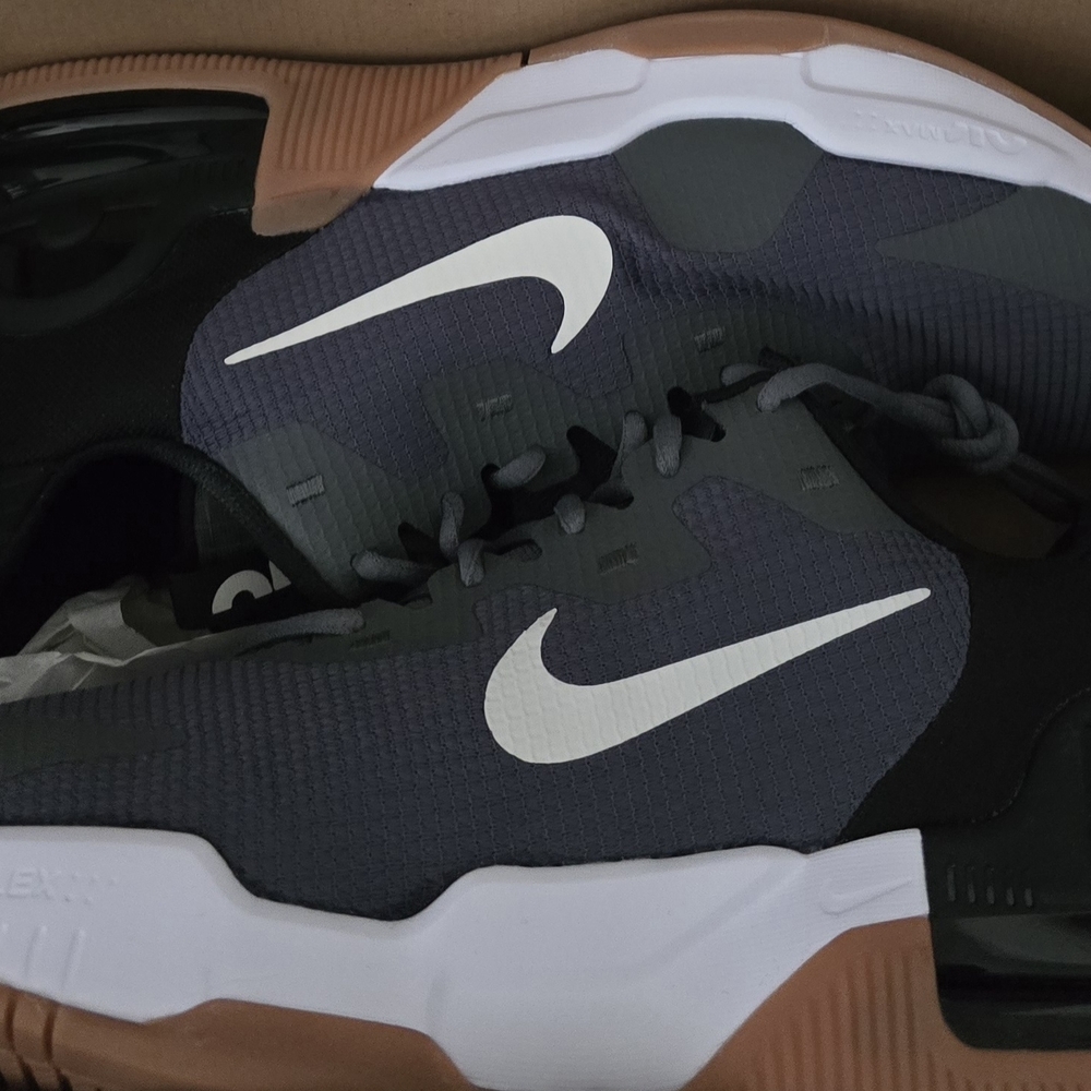 Nike Air Max Alpha in Grey and Black - Picture 12 of 12